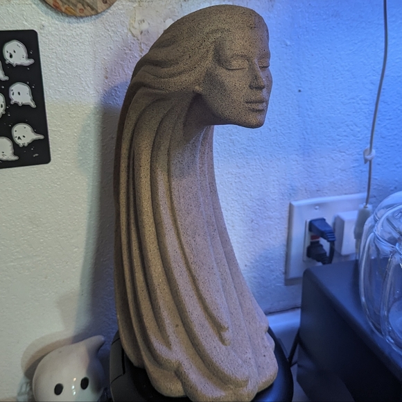 Pending LARGE Woman in the Wind Post Modern Ceramic Vintage Decor Statue - Picture 2 of 9